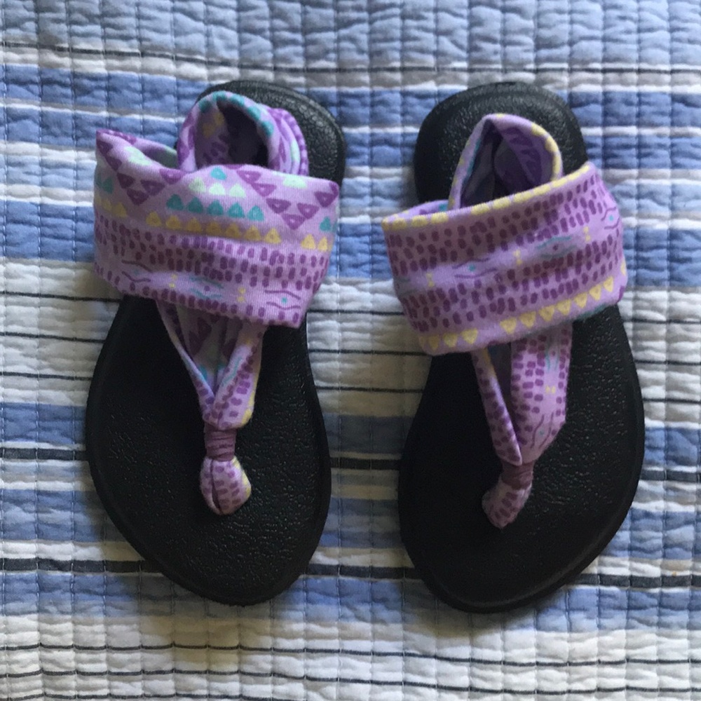 Lavender Sanuk Sandals. Only worn once. Size 7-8